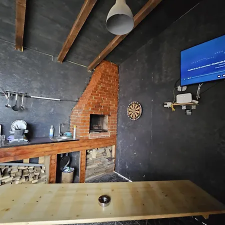 One & Kos 木屋 科斯蒂内什蒂