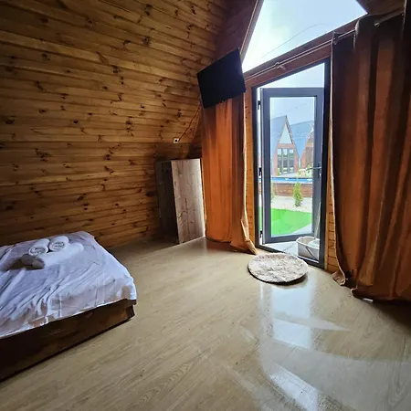 One & Kos 科斯蒂内什蒂